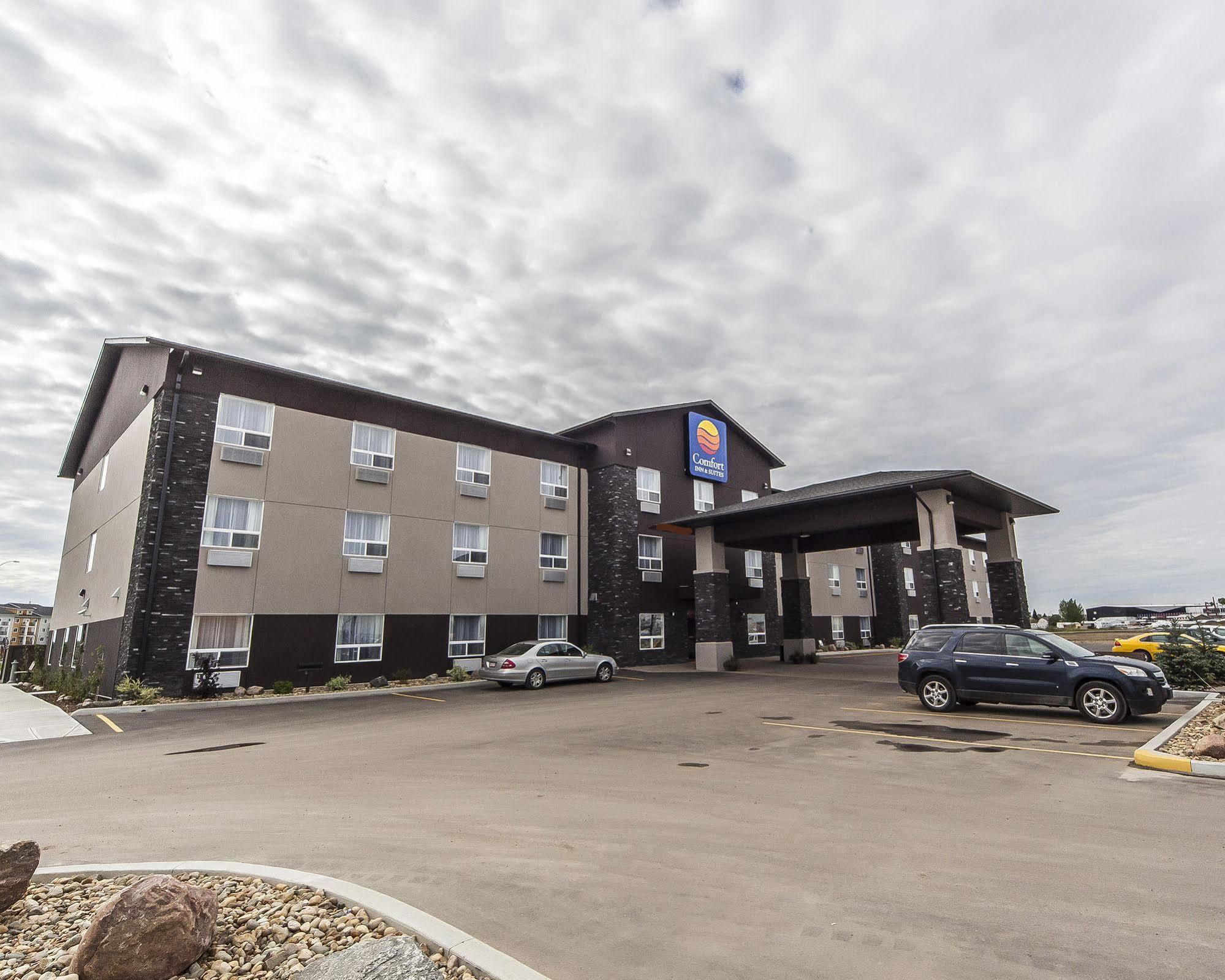 Comfort Inn & Suites Bonnyville Exterior photo